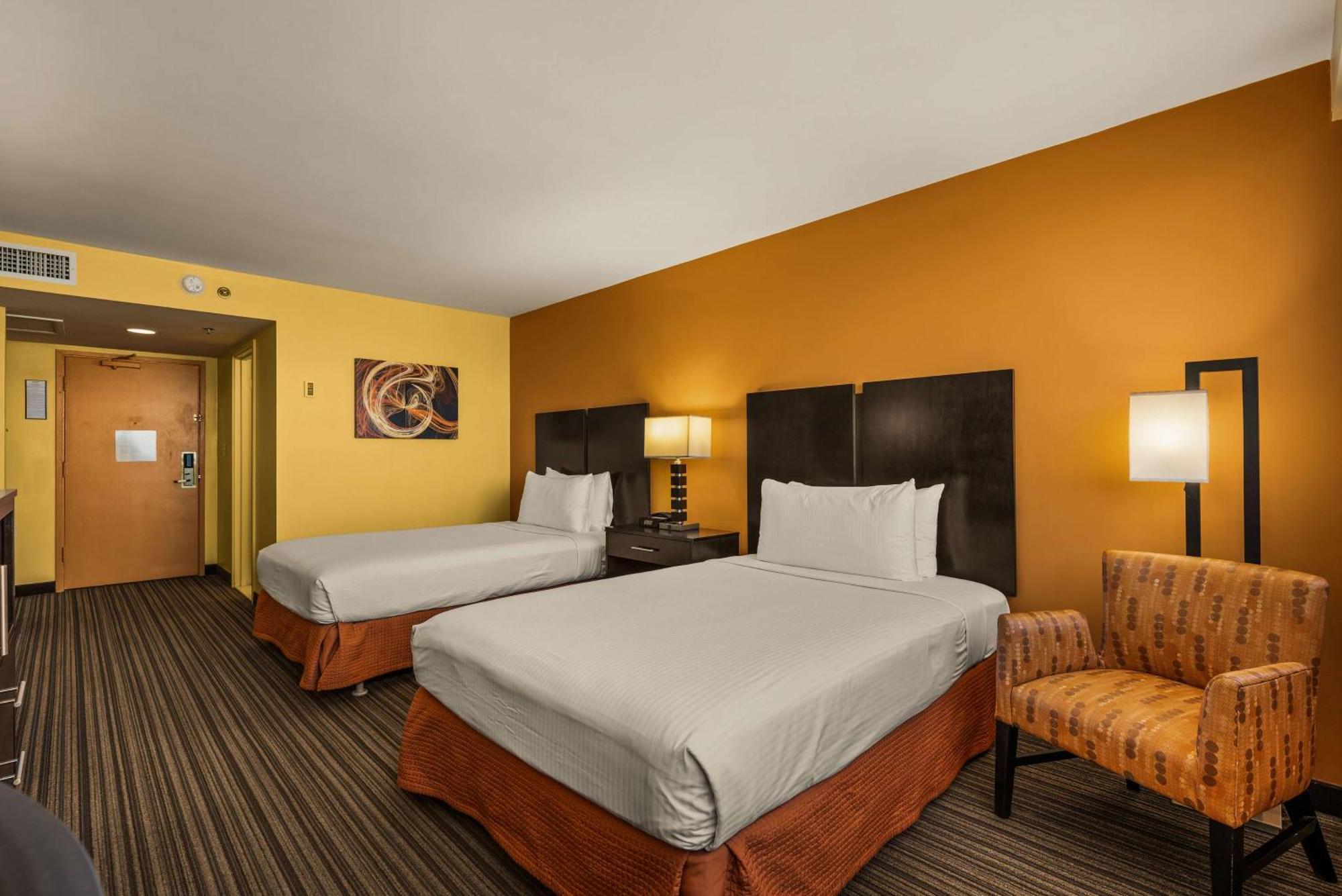 Hotel Best Western The Plaza Airport - Free Breakfast