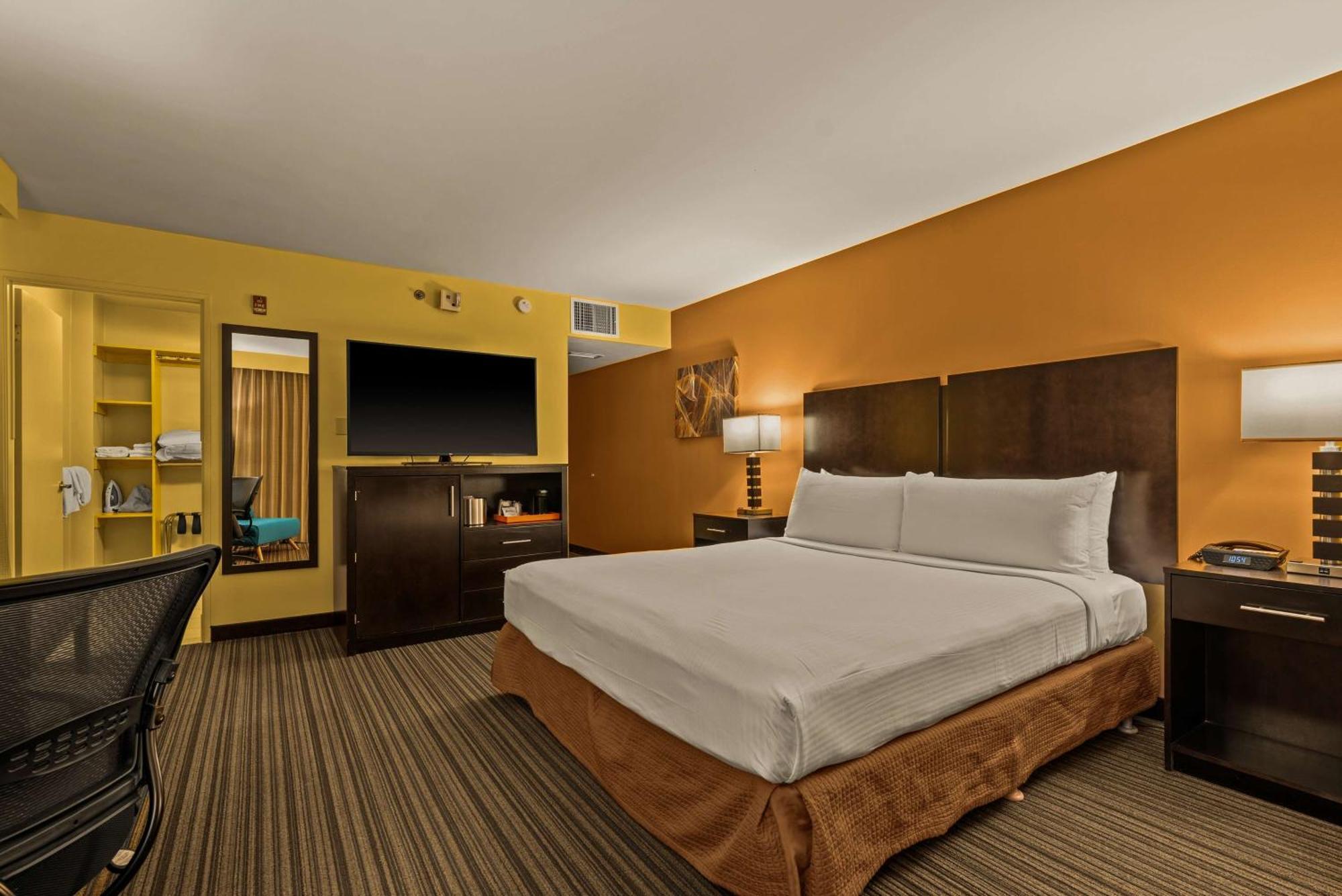Hotel Best Western The Plaza Airport - Free Breakfast 3*