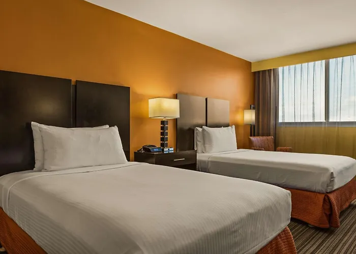 Best Western The Plaza Hotel Honolulu Airport - Free Breakfast