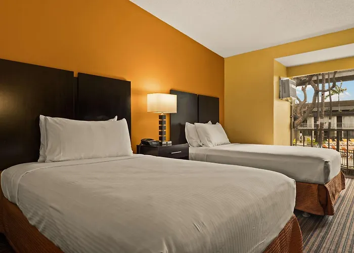 Best Western The Plaza Hotel Honolulu Airport - Free Breakfast